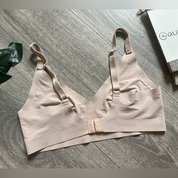 PINK Victoria's Secret Nude Soft and Seamless T-shirt Bralette. Size XS - Picture 3 of 5